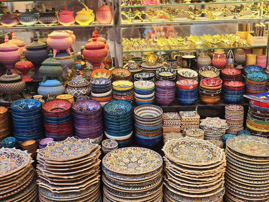 Dubai: Premium Old Town, Street Food, Souks & Boat Ride Tour - How the guides shape the experience