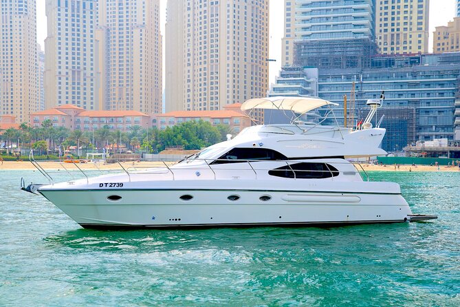 Dubai: Private Luxury Cruise on a Stylish 50ft Yacht - What the 50ft yacht feels like on board