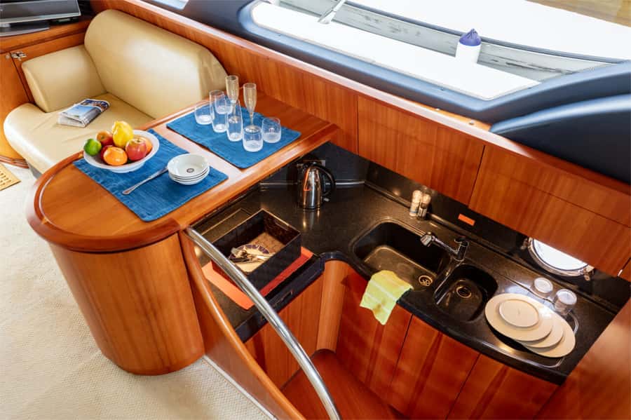 Dubai: Private Luxury Yacht Cruise for up to 20 People - From Dubai Marina to Jumeirah Beach Residence