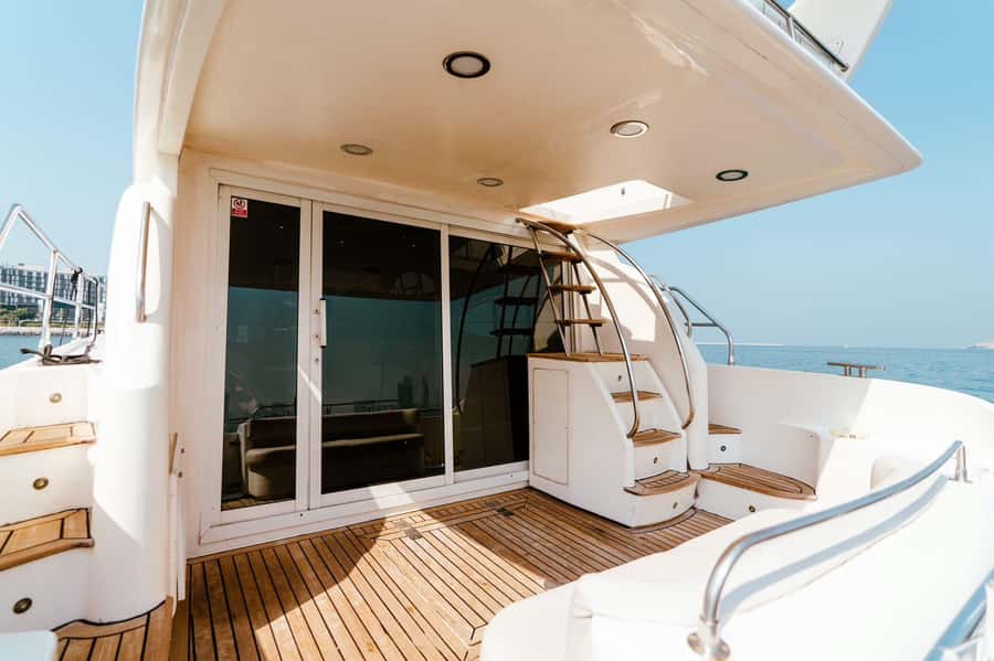 Dubai: Private Luxury Yacht Tour on a 50-Foot Yacht - What the 50-foot yacht provides
