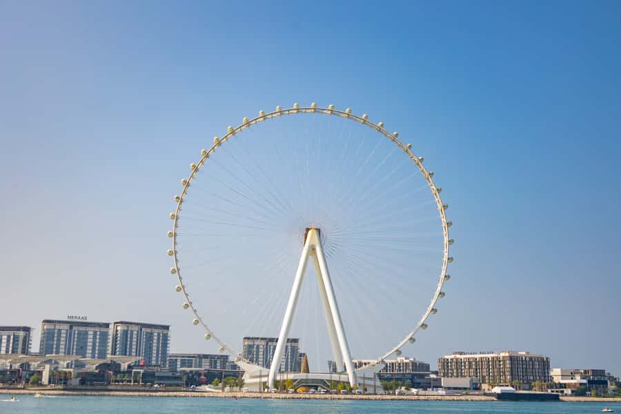 Dubai: Private VIP Luxury Yacht Tour with BBQ & Drinks - Service, atmosphere, and what to expect from the crew