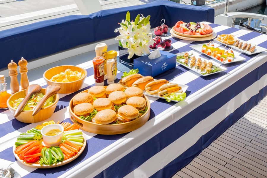 Dubai: The Luxury Yacht Tour with Live BBQ Option - Service, photographs, and the human side