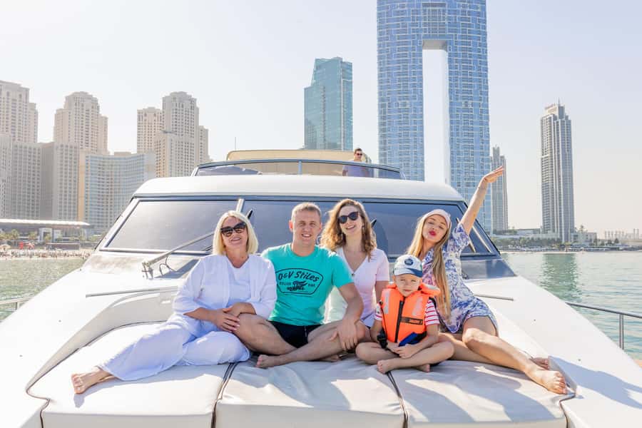 Dubai: The Luxury Yacht Tour with Live BBQ Option - BBQ food and the onboard drinks