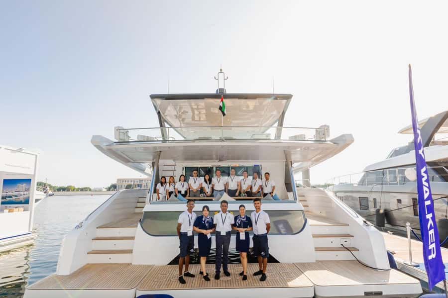 Dubai: The Luxury Yacht Tour with Live BBQ Option - Choosing between one, two, and three hours