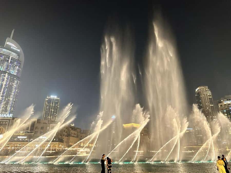 Dubai: VIP Private City Tour with Burj Khalifa Entry Tickets - Sheikh Zayed Road and the modern city