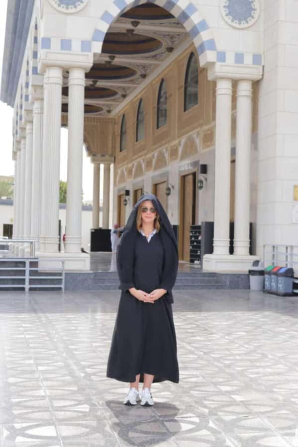 Dubai: VIP Private City Tour with Burj Khalifa Entry Tickets - The guide, car, and photography service