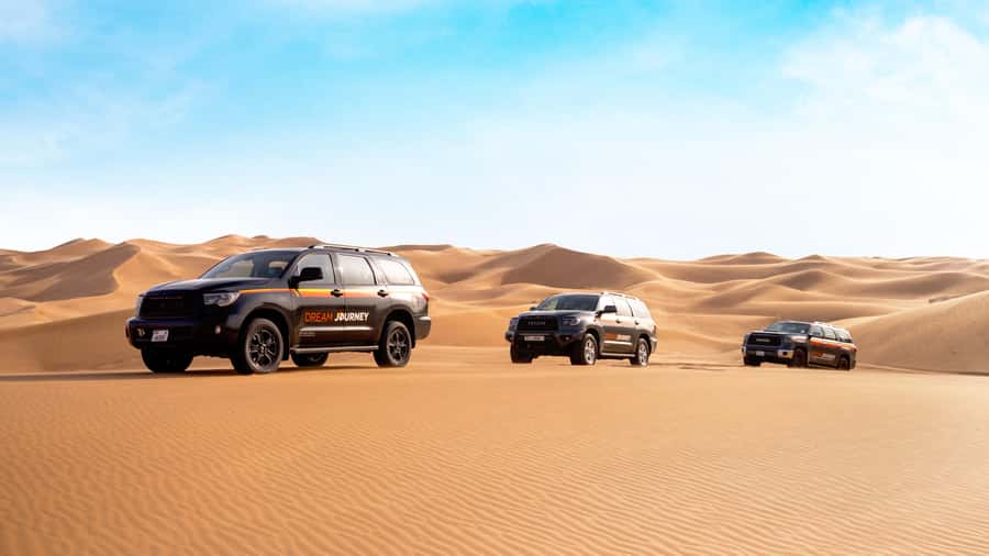 Dubai Waves & Dunes: Luxury Yacht Cruise w/ Red Dunes Safari - Key points at a glance