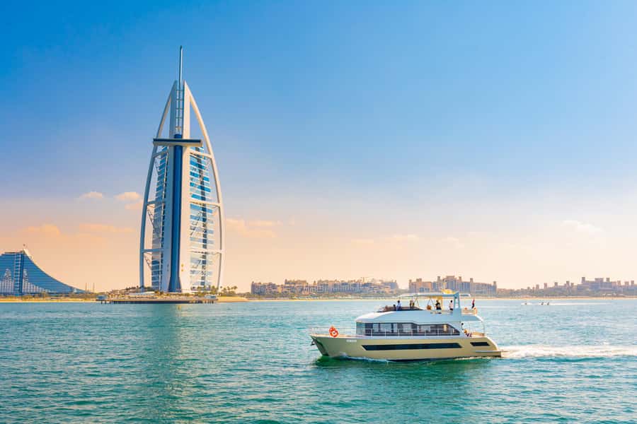 Dubai Waves & Dunes: Luxury Yacht Cruise w/ Red Dunes Safari - From red sand to Dubai Marina