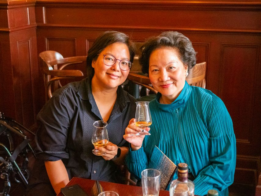 Dublin: 2-Hour Premium Whiskey and Food Tasting Tour - The Palace Bar and old Dublin atmosphere