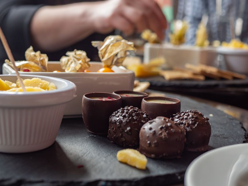 Dublin: 2-Hour Premium Whiskey and Food Tasting Tour - The guides make or break a whiskey tour