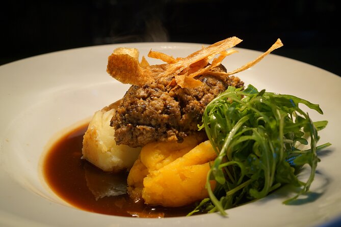 Edinburgh Luxury Private Food & Drink Tour with Eat Walk Tours - A private group changes the pace