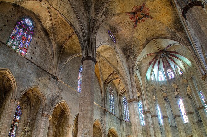 El Born: Santa Maria del Mar Tour with Exclusive Rooftop Views - Who will get the most from this experience