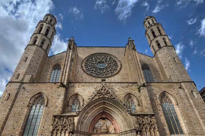 El Born: Santa Maria del Mar Tour with Exclusive Rooftop Views - Inside the basilica: a guided look at Catalan Gothic design