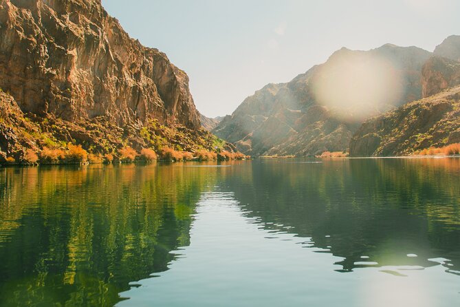 Emerald Cave Deluxe Kayak Tour with Catered Lunch & Guide - Willow Beach Marina sets the tone
