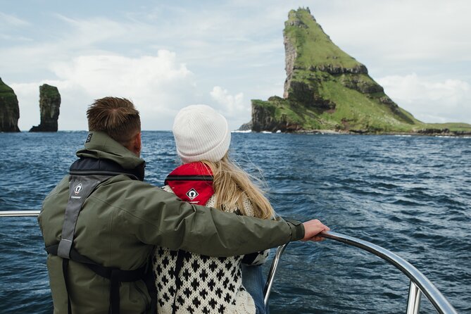Exclusive 1,5 Hour Drangarnir Boat Tour - What the guide adds to a short boat ride