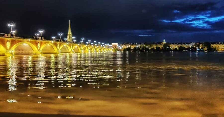 Exclusive! Bordeaux: Nighttime Highlights Walking Tour - The pace, group size, and physical demands
