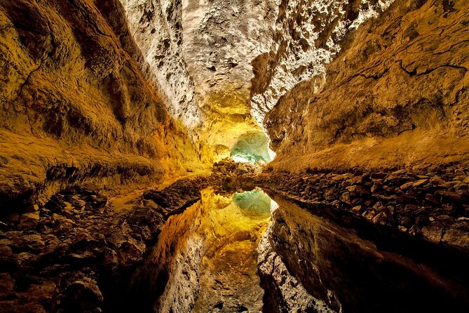 Exclusive flexible Lanzarote tour - The Monument to the Peasant and César Manrique’s island vision