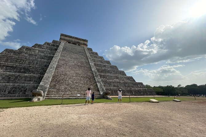 Exclusive Guided Tour: Chichen Itza - Cenote Ik Kil -Valladolid - Walking through the Maya city in three hours