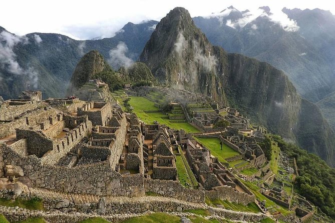 Exclusive Huayna Picchu Tour in 1 Day from Cusco - The 5:05 AM train through the Sacred Valley