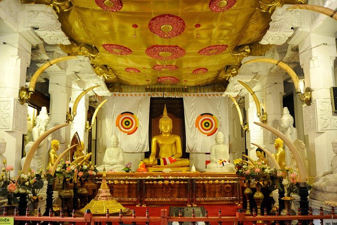 Exclusive : Last Kingdom Private Day Tour in Kandy - Wood carvings, jewelry, batik, and the shopping question