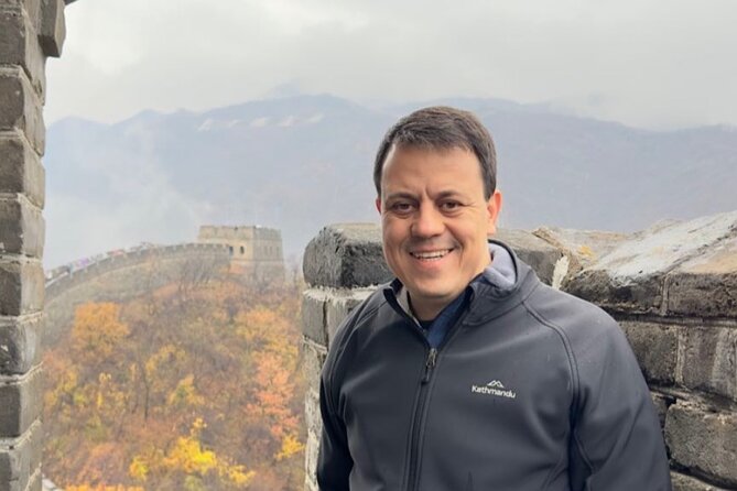 Exclusive Mutianyu Great Wall Tour: VIP Pass & Customized Options - The guides are a major part of the experience