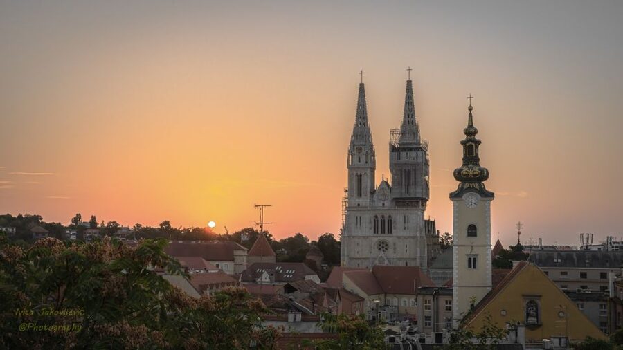 Exclusive old Zagreb walking tour - Climbing toward Gradec and the Stone Gate