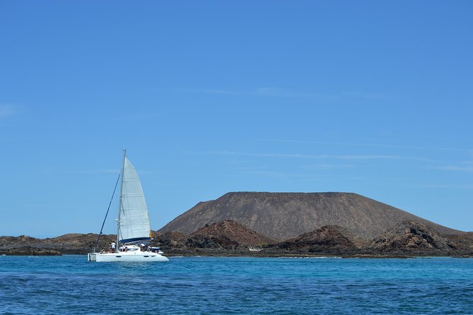 Exclusive Sailing Catamaran Experience to Lobos Island with lunch - How personal is the catamaran experience?