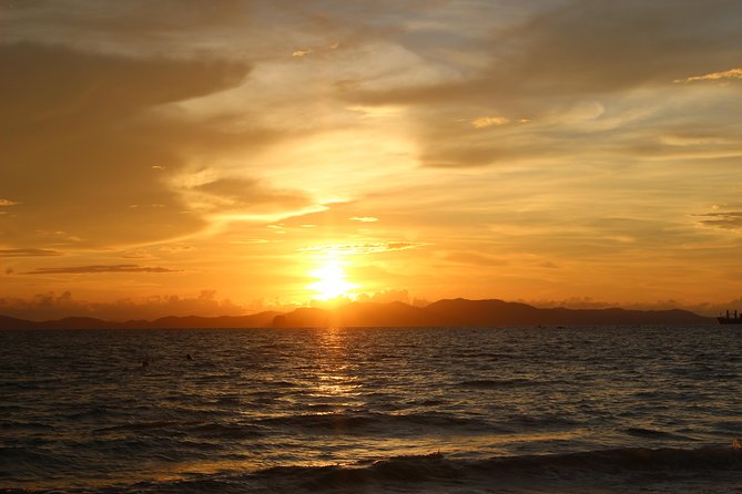 Exclusive Small Group Phi Phi Islands Sunrise or Day Trip - Maya Bay, the famous stop with real crowds