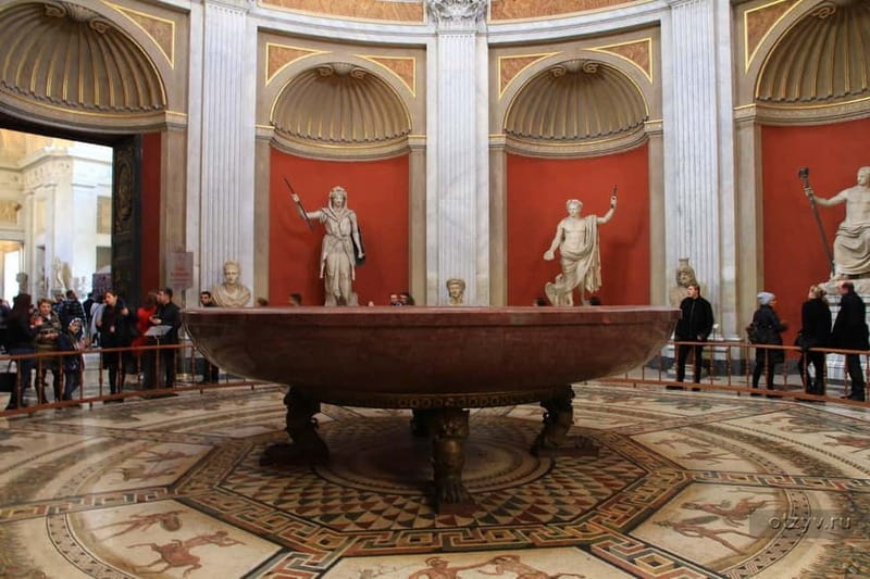 Exclusive Sunday Tour of Vatican Museums & Sistine Chapel - Ancient sculpture at the Pio Clementino Museum