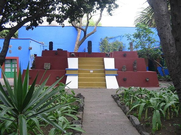 EXCLUSIVE TOUR Frida Kahlo Museum - SMALL GROUPS - Why Casa Azul tickets are worth planning around