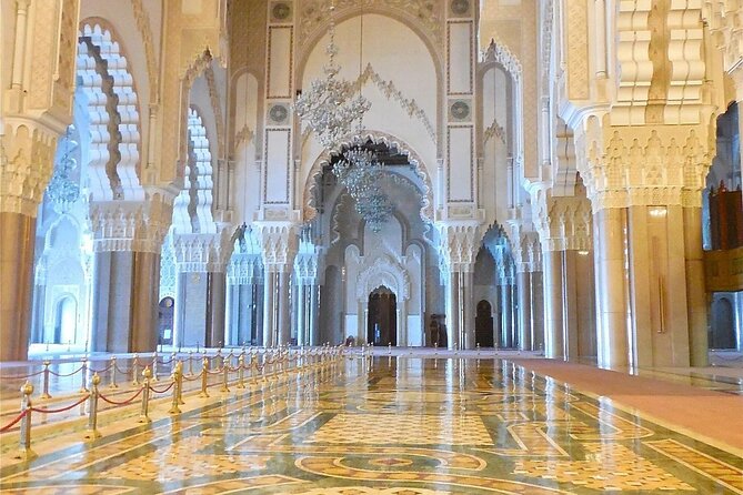 Exclusive tour of Casablanca with access to the Hassan II Mosque - Rick’s Café: know what the 15-minute stop means