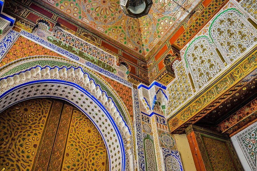 Fes: Guided Sightseeing Tour with Luxury Car - Pottery, zellige, and working crafts