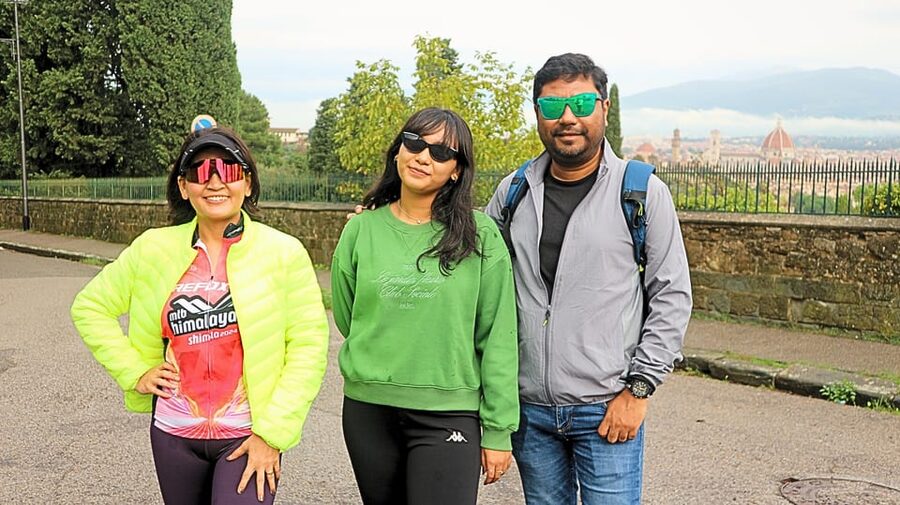 Florence Premium E-Bike Tour + Photo Shoot and Tastings - Piazzale Michelangelo and San Niccolò