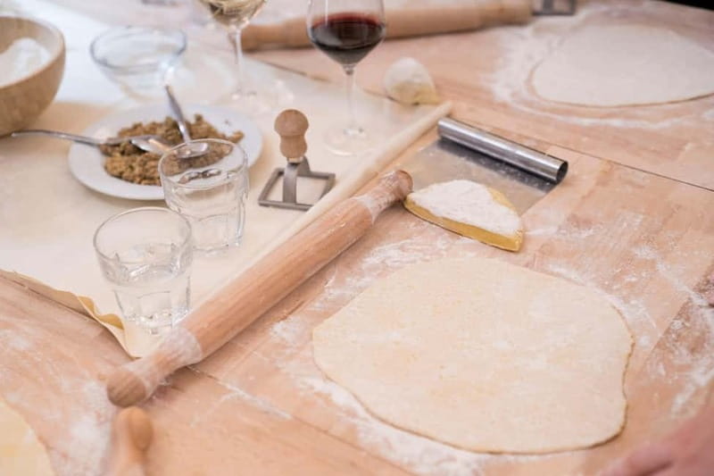 Florence: Premium Pasta Cooking Class with Tiramisu & Wine - How the teaching works in practice