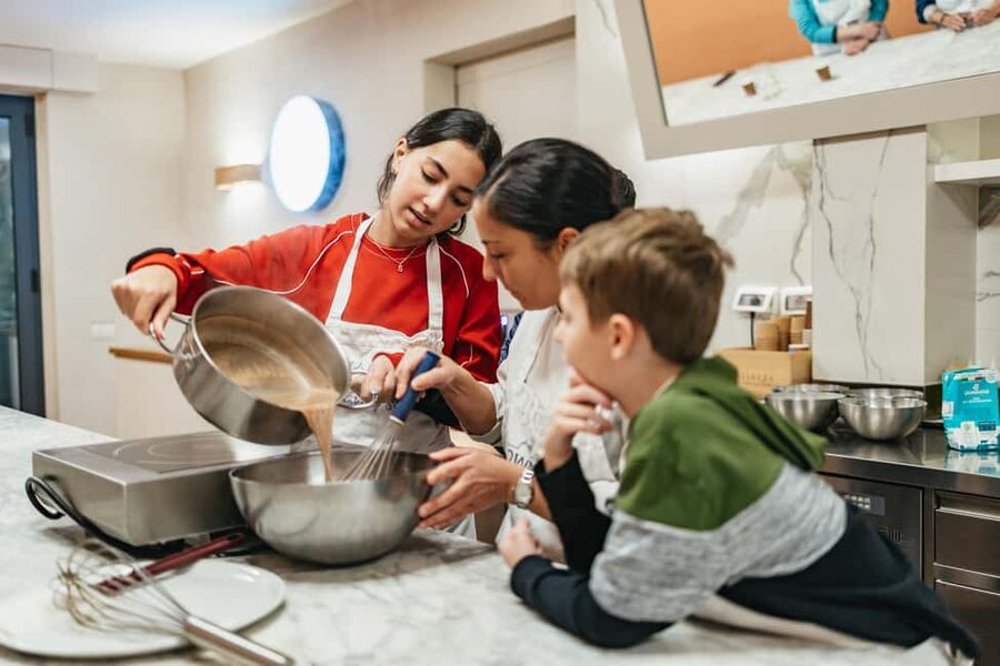 Florence: Premium Pizza & Gelato Preparation Class with Wine - A useful Florence dinner for families