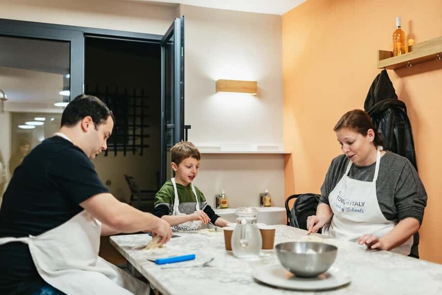 Florence: Premium Pizza & Gelato Preparation Class with Wine - Three hours, with a late-afternoon rhythm