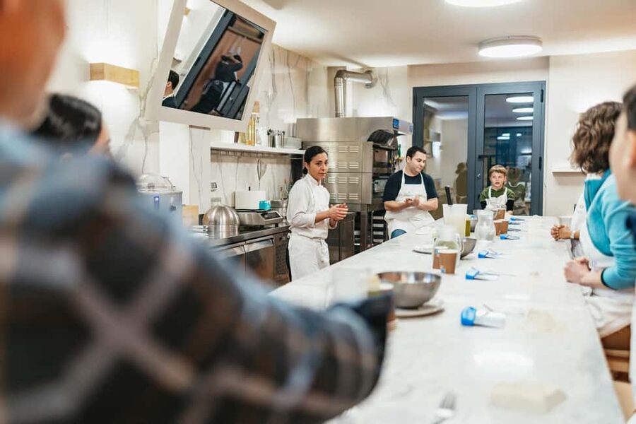 Florence: Premium Pizza & Gelato Preparation Class with Wine - The social side is part of the meal