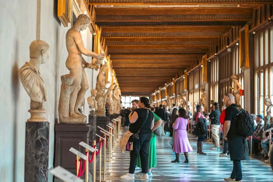 Florence: Uffizi Gallery Reserved-Entry VIP Tour - Why a guided visit helps at the Uffizi