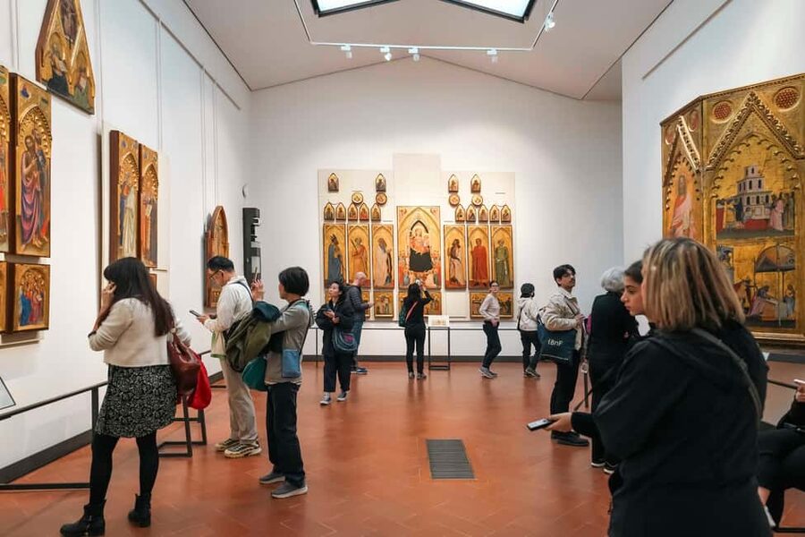 Florence: Uffizi Gallery Reserved-Entry VIP Tour - Botticelli’s Birth of Venus and the famous second-floor highlights
