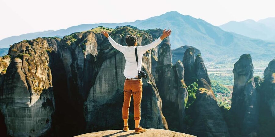 From Athens: Meteora Full-Day Trip with Guide on Luxury Bus - Atalanti and Sofades: useful breaks on a long road