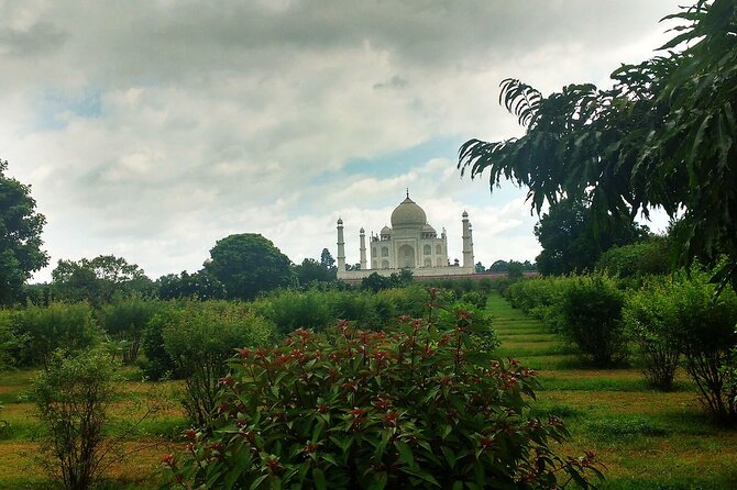 From Delhi : Luxury Taj Mahal Tour By Luxury Car- All Inclusive - Is $400 per person good value?