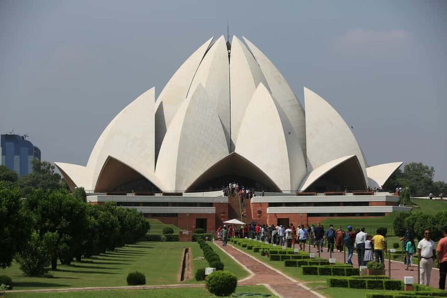 From Delhi: Private 3-Day Golden Triangle Luxury Tour - Old Delhi adds noise, movement, and street-level India