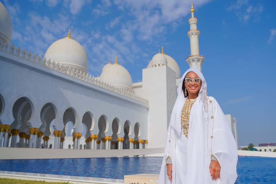 From Dubai: Abu Dhabi Premium Full-Day Sightseeing Tour - The guide can make or break the day