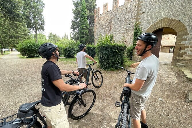 From Florence:Tuscany Tuk Tuk with Lunch, Wine & San Gimignano - A winery visit with lunch from the family kitchen