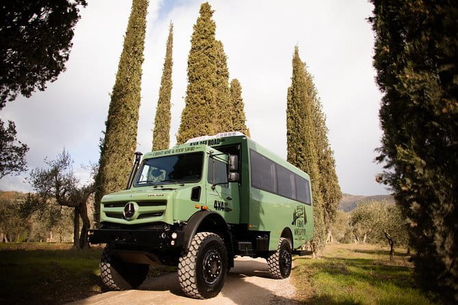 From Florence:Tuscany Tuk Tuk with Lunch, Wine & San Gimignano - Timing, meeting point, and comfort