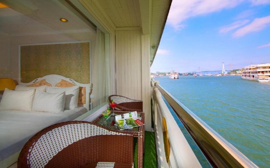 From Hanoi: 2-Day Bai Tu Long Bay Luxury Cruise with Jacuzzi - Day two, Tai Chi and Thien Canh Son Cave