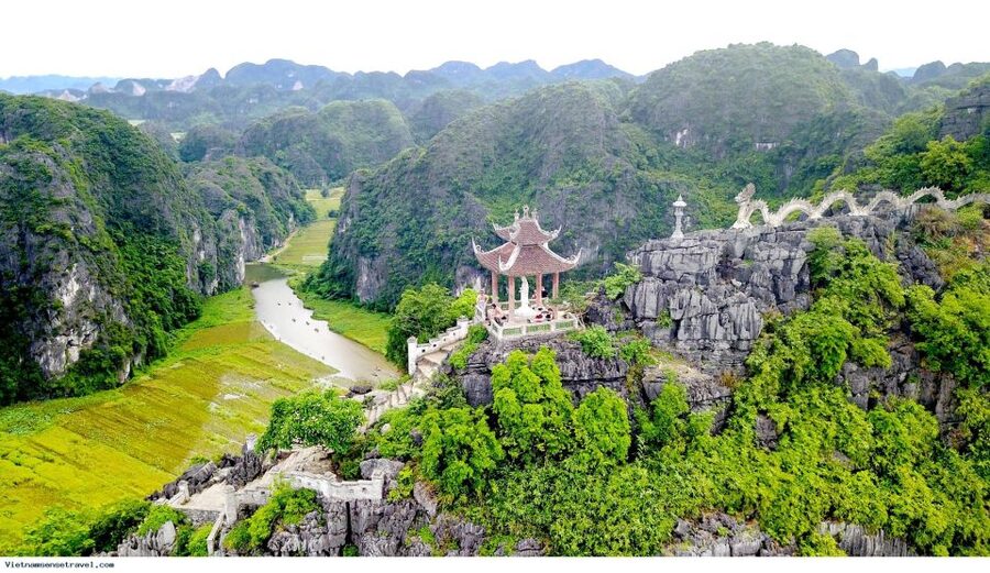 From Hanoi: 3-Day Luxury Tour Ninh Binh & Ha Long Bay Cruise - Day two: limousine to the floating hotel