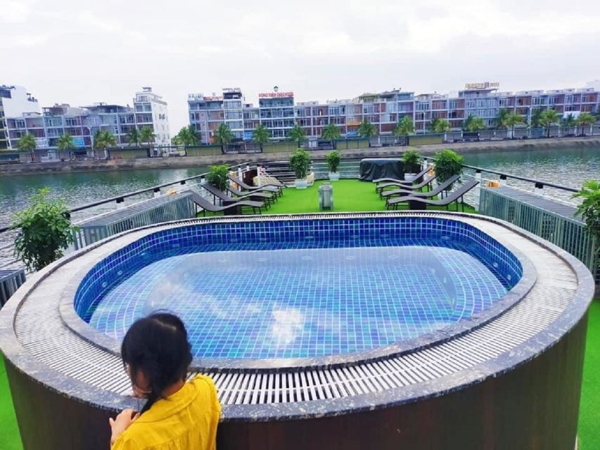 From Hanoi: Ha Long Bay Luxury Cruise Day Tour with Jacuzzi - Guide service and the pace of the day