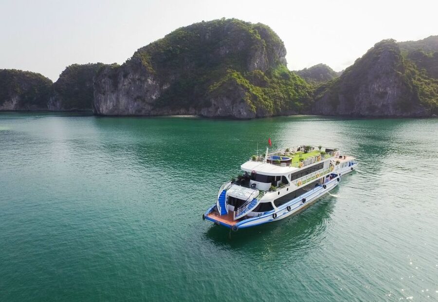 From Hanoi: Ha Long Bay Luxury Cruise Day Tour with Jacuzzi - Walking through Sung Sot Cave on Bo Hon Island