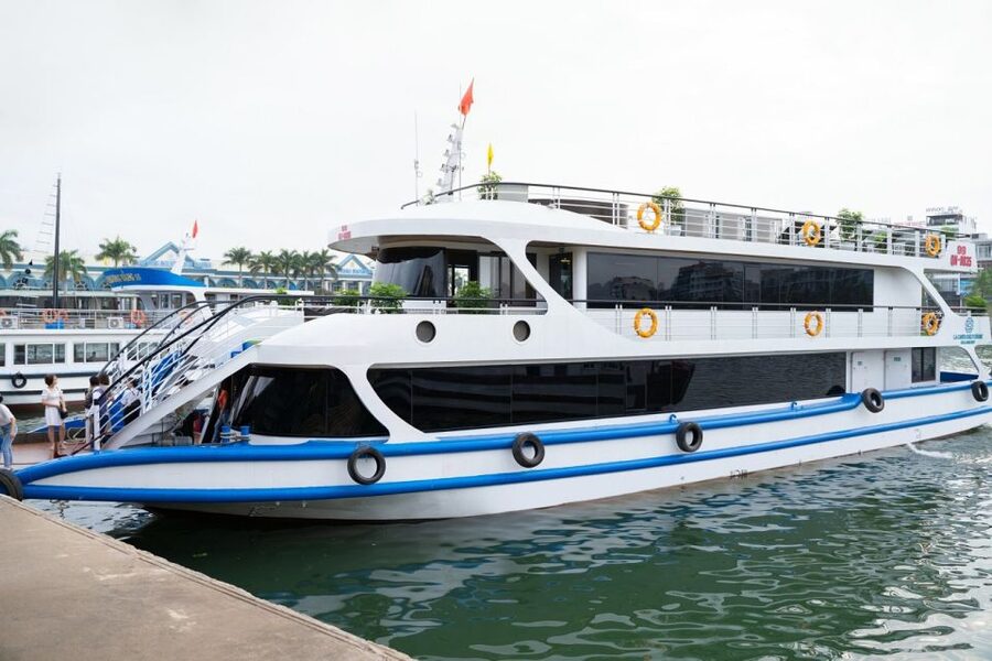 From Hanoi: Ha Long Bay Luxury Cruise Day Tour with Jacuzzi - Kayaking through Luon Cave